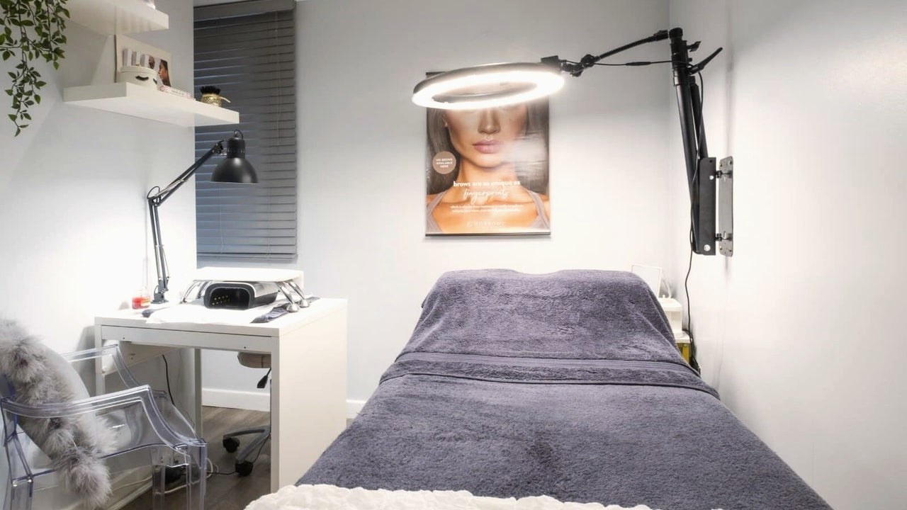 Brow and lash treatment room with ring light
