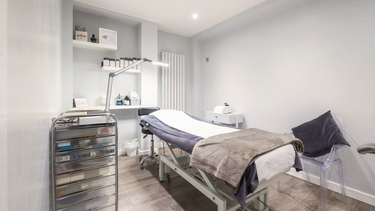 Facial treatment room